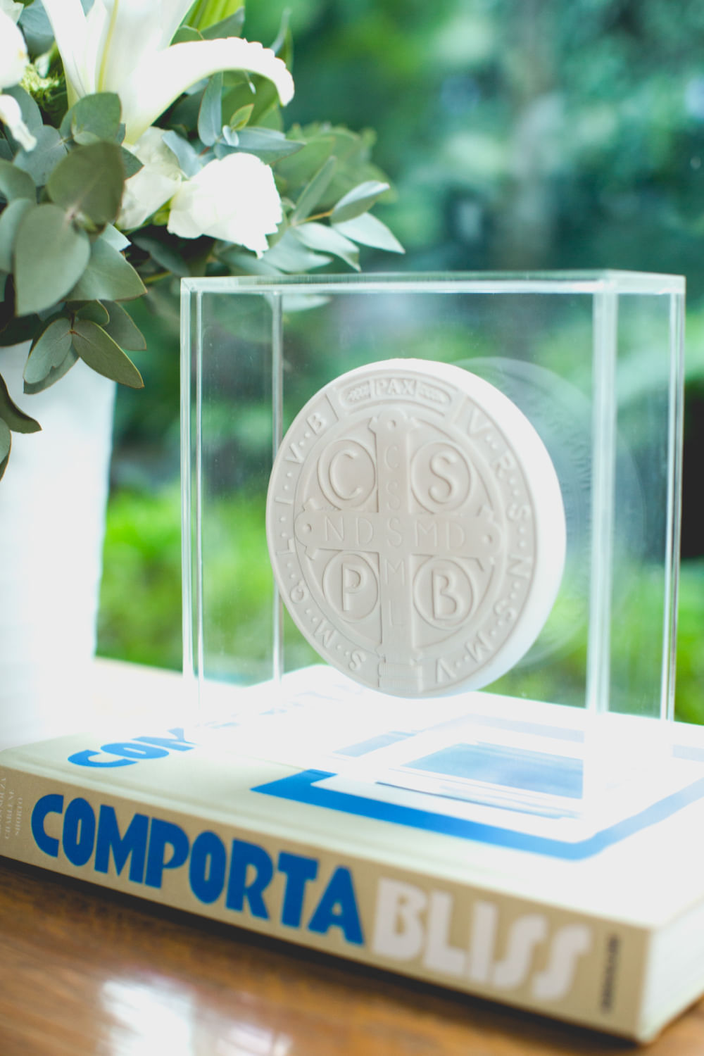 Medalhao-Sao-Bento-Caixa-De-Acrilico Medalhao-Sao-Bento-Caixa-De-Acrilico